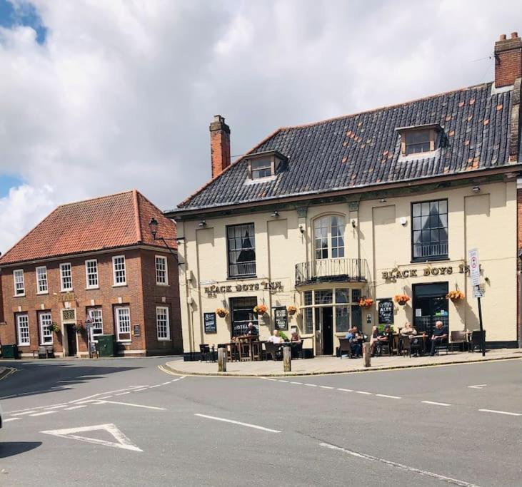 The Town House Villa Aylsham Bagian luar foto